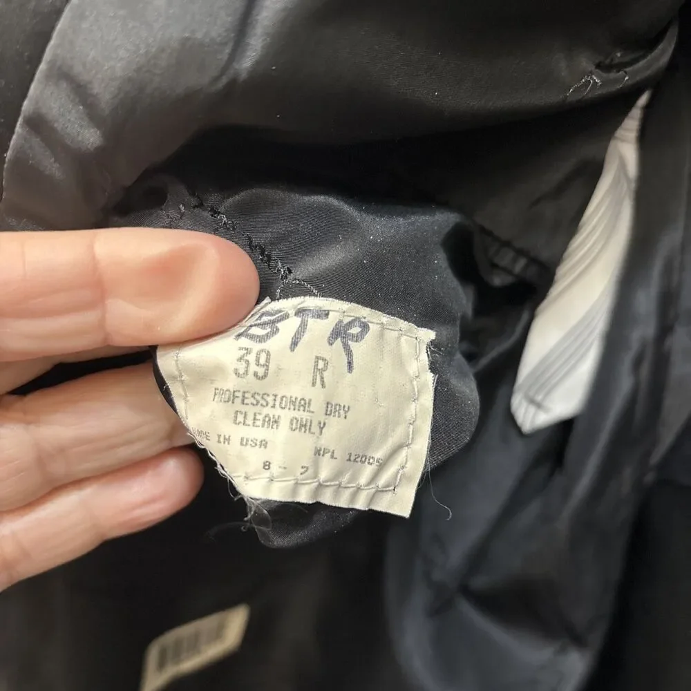 Oscar de la Renta Formal Tuxedo Suit Jacket Only Black 39R Pockets Logo Buttons